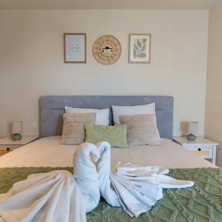 Апартаменты The Waves With Parking By Interhome *