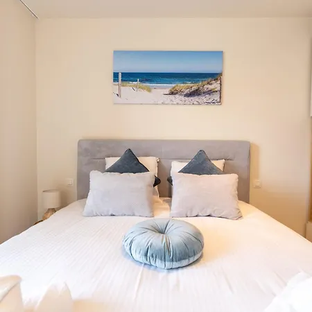 Апартаменты The Waves With Parking By Interhome