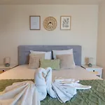 Апартаменты The Waves With Parking By Interhome *