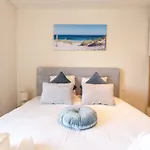 Апартаменты The Waves With Parking By Interhome